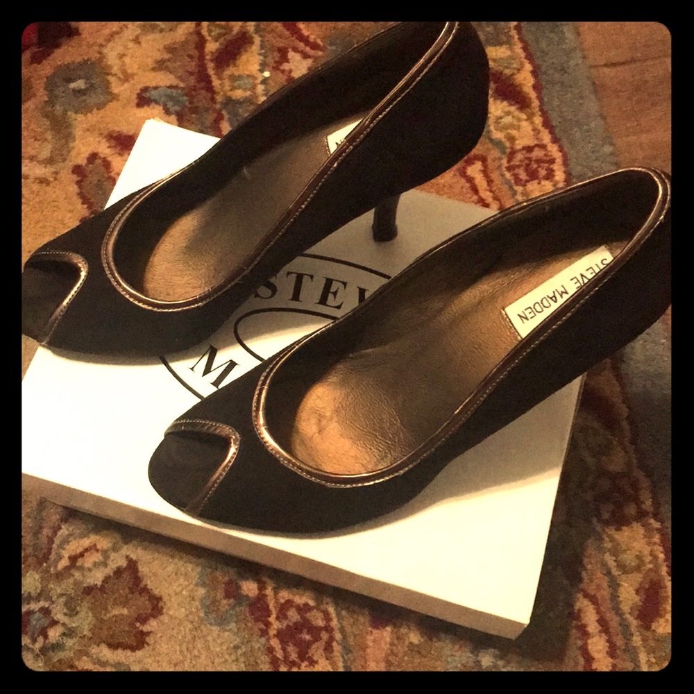 Steve Madden peep toe pumps